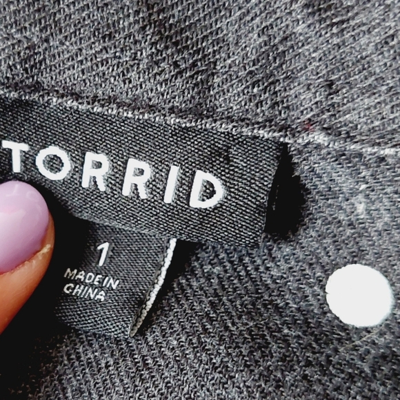 Torrid Taylor - Charcoal Grey Polka Dot Button Front Relaxed Fit Shirt P1235 - Picture 8 of 10